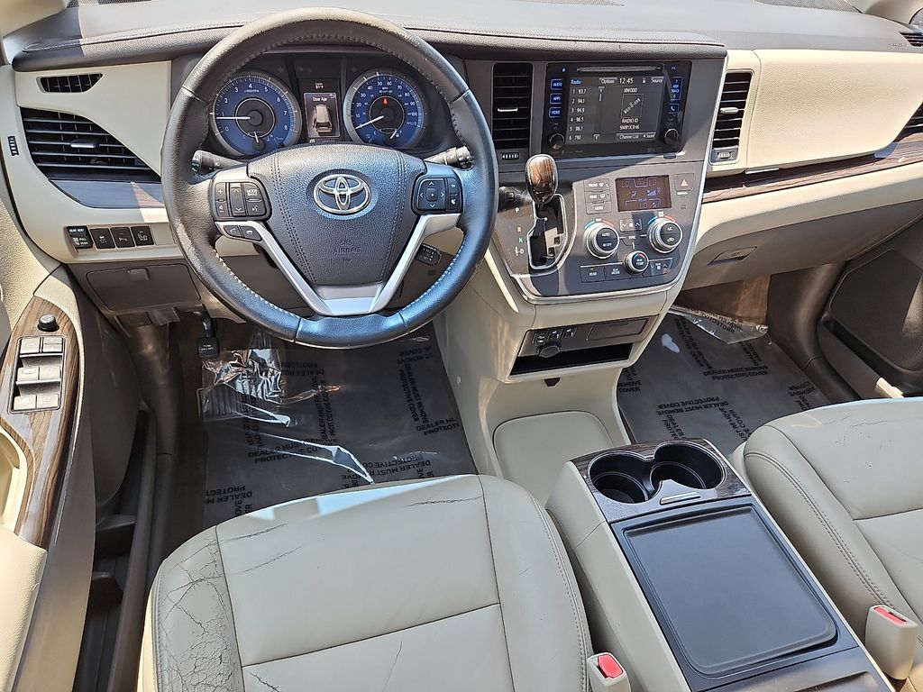 Thumbnail: 2016 Toyota Sienna - 2