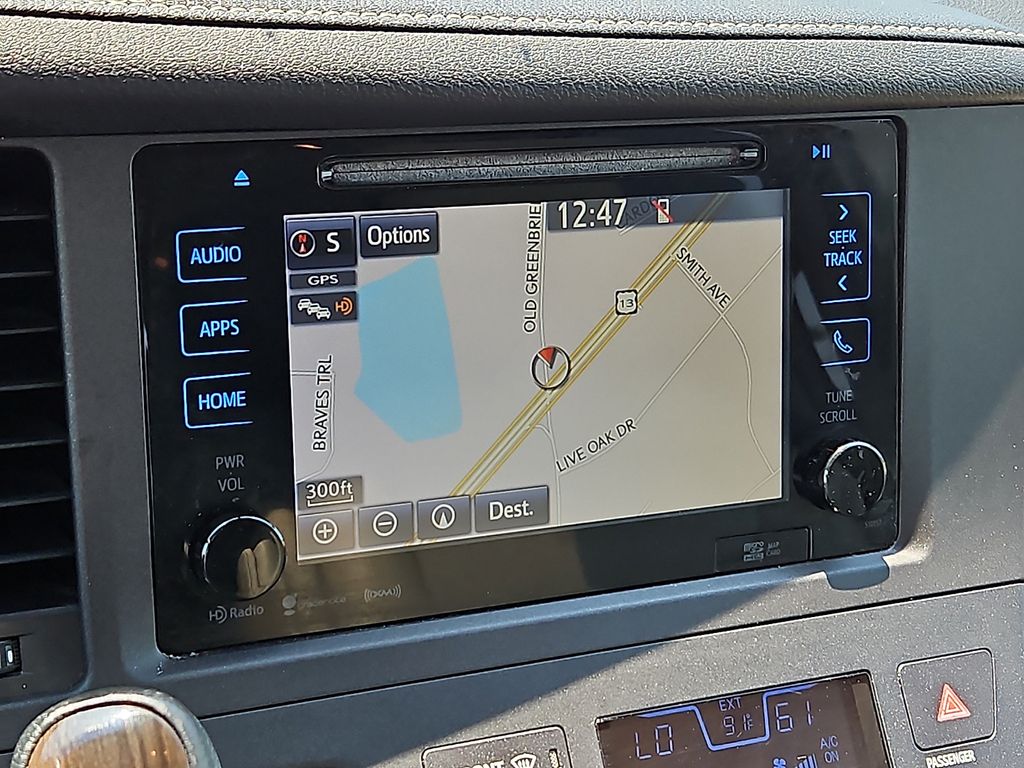 Thumbnail: 2016 Toyota Sienna - 12