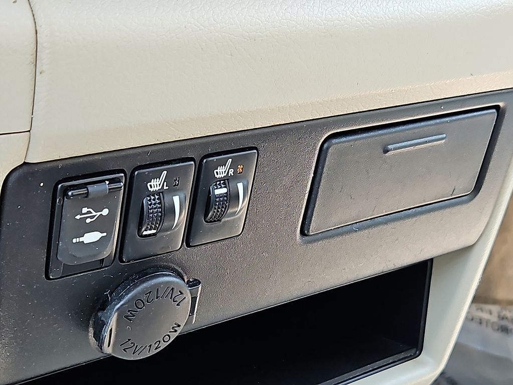 Thumbnail: 2016 Toyota Sienna - 29