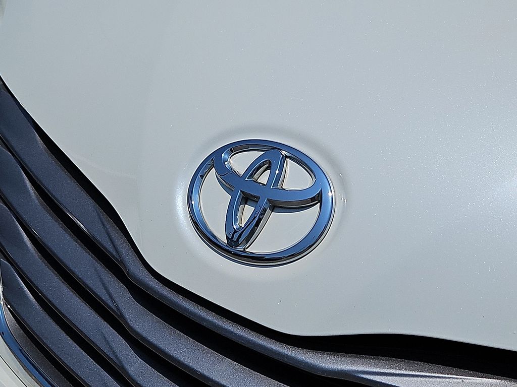 Thumbnail: 2016 Toyota Sienna - 7