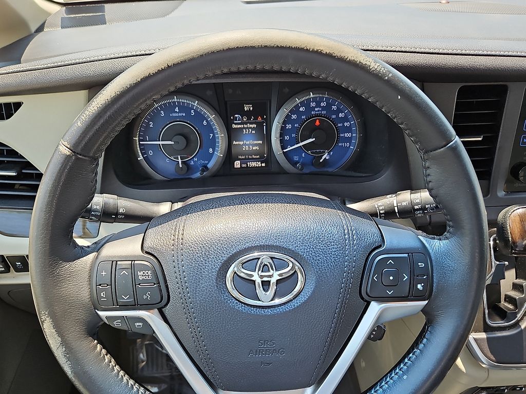 Thumbnail: 2016 Toyota Sienna - 9