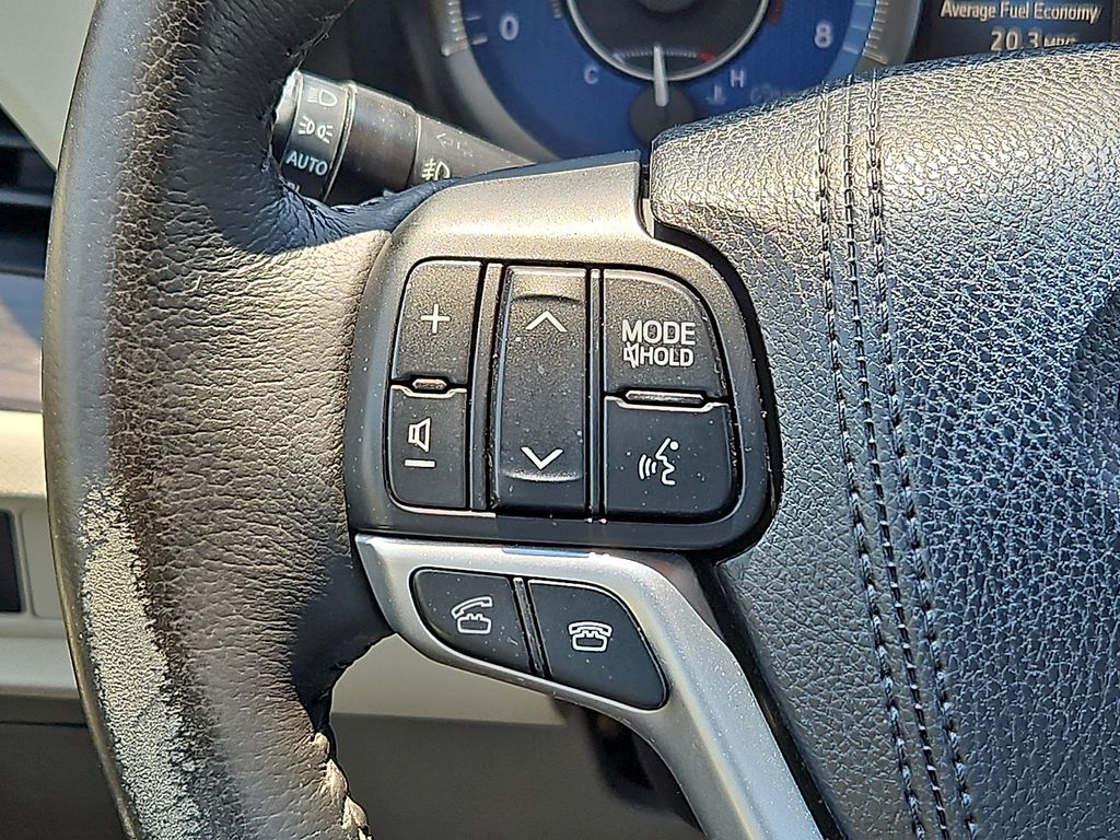 Thumbnail: 2016 Toyota Sienna - 25