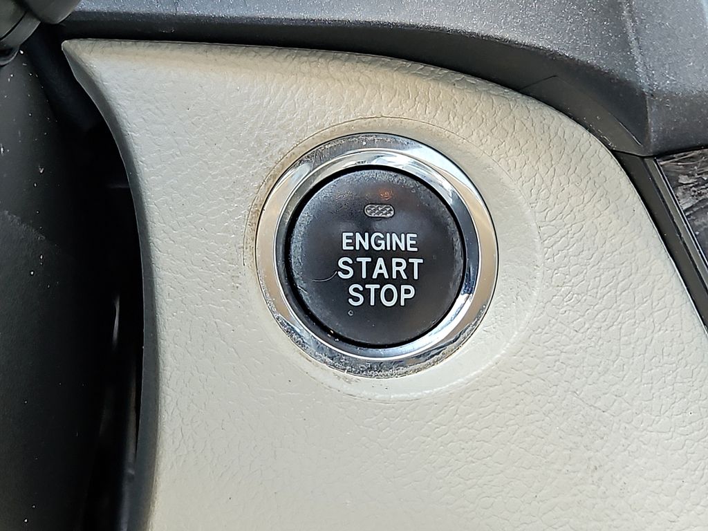 Thumbnail: 2016 Toyota Sienna - 27
