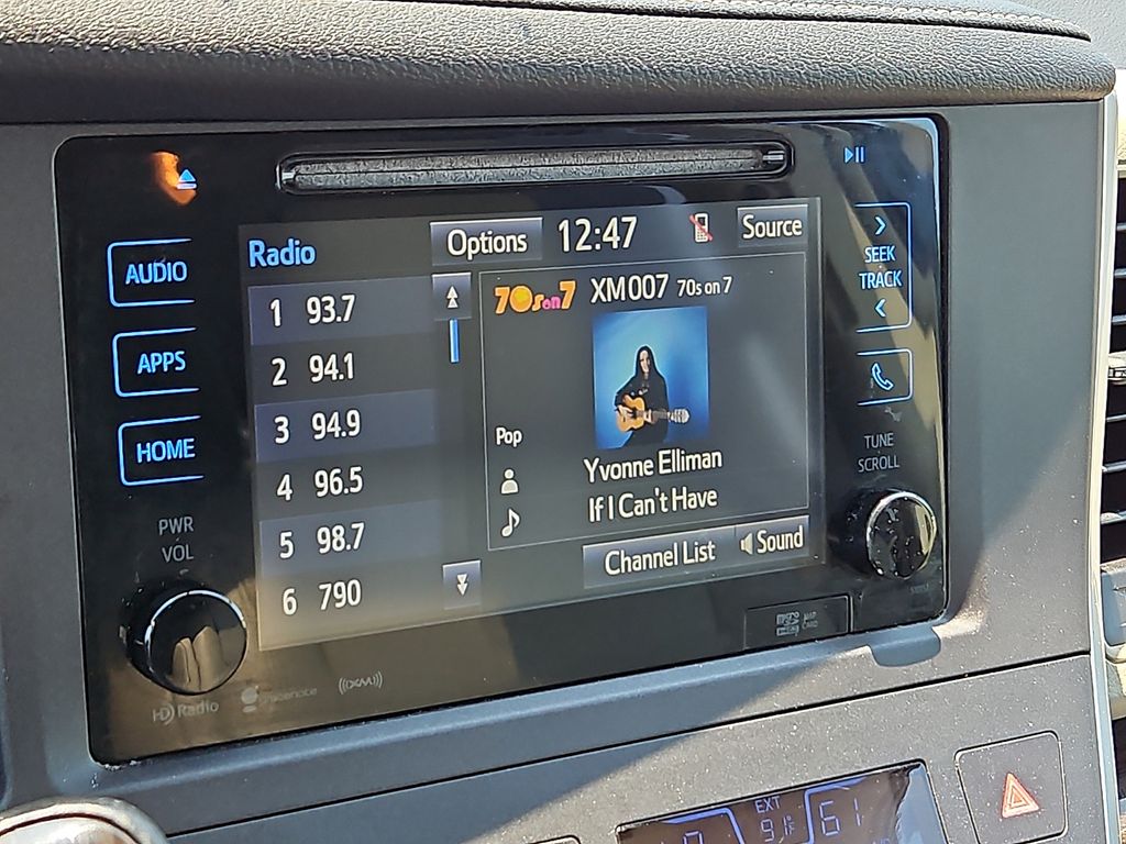 Thumbnail: 2016 Toyota Sienna - 23