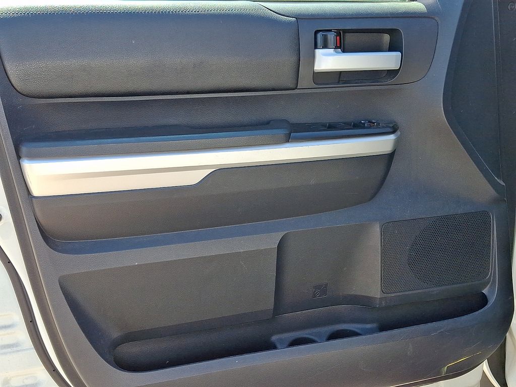 Thumbnail: 2016 Toyota Tundra - 17