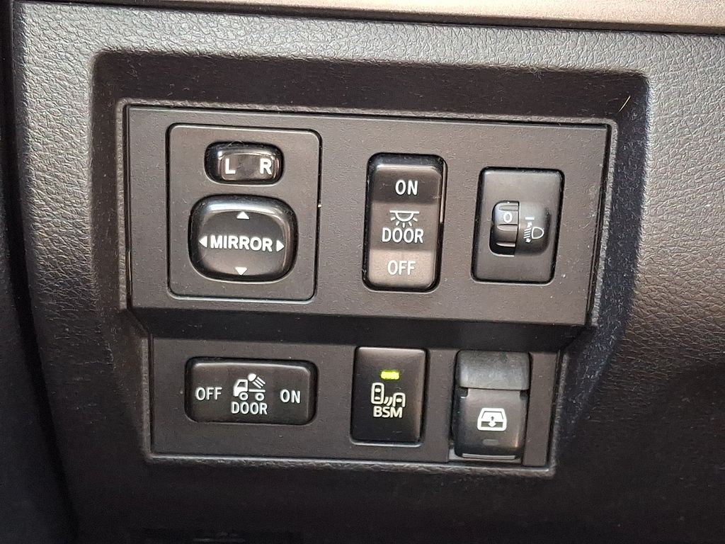 Thumbnail: 2016 Toyota Tundra - 24