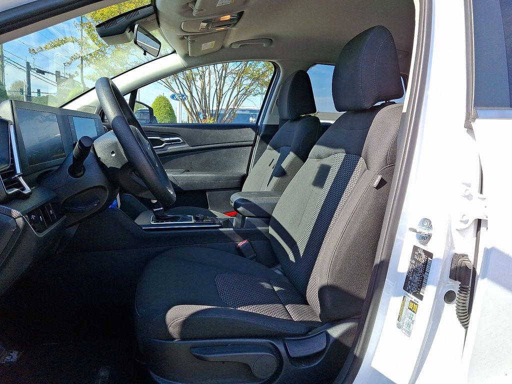 Thumbnail: 2025 Kia Sportage - 9