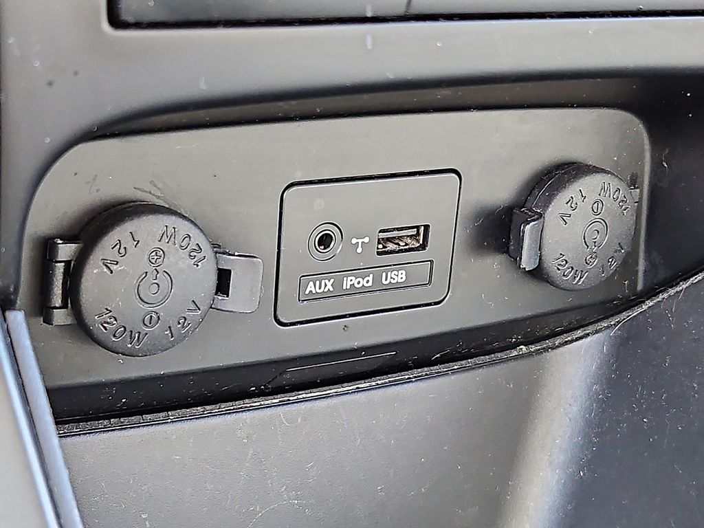Thumbnail: 2012 Kia Sorento - 27