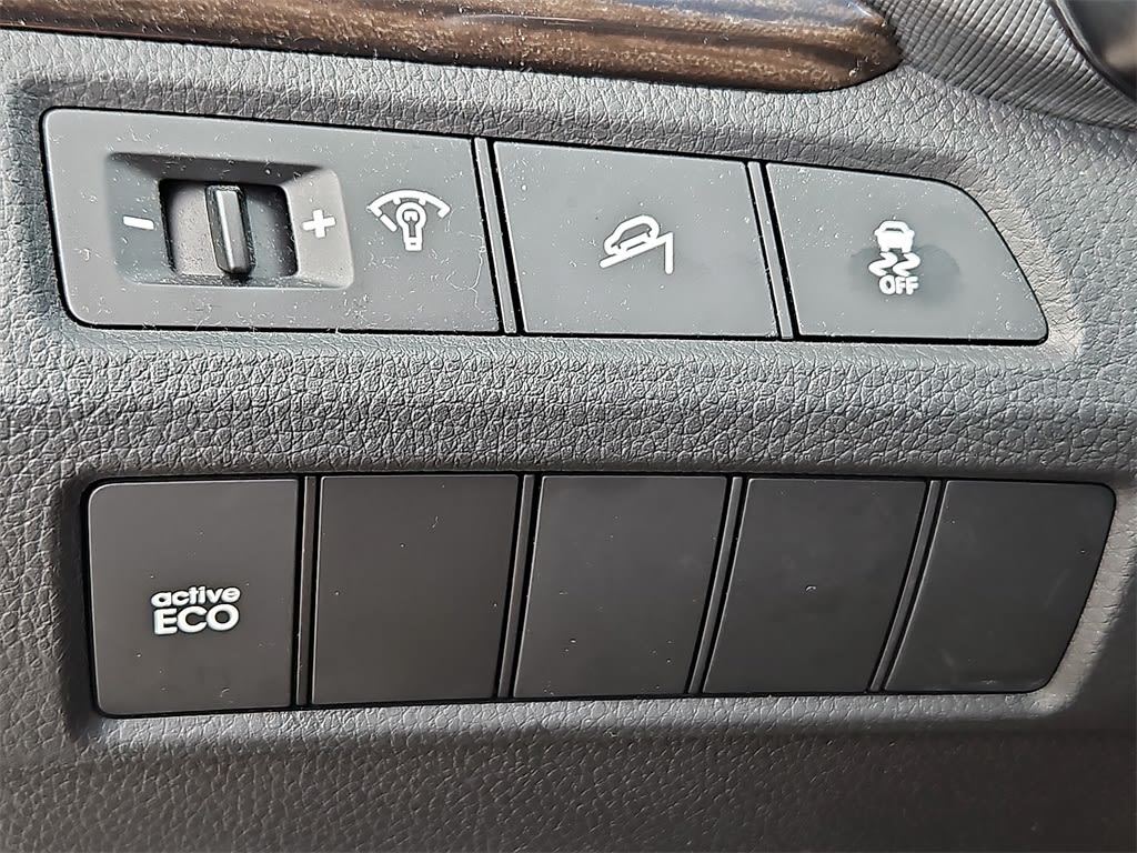 Thumbnail: 2013 Hyundai Santa Fe - 25
