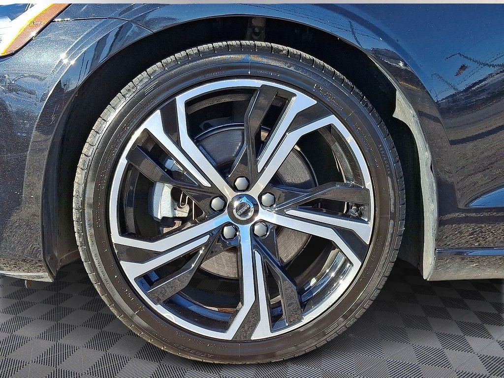 Thumbnail: 2024 Volvo S60 - 8