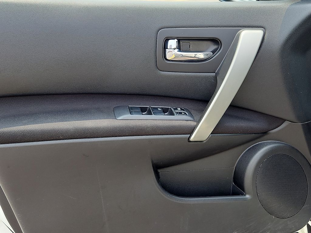 Thumbnail: 2012 Nissan Rogue - 20