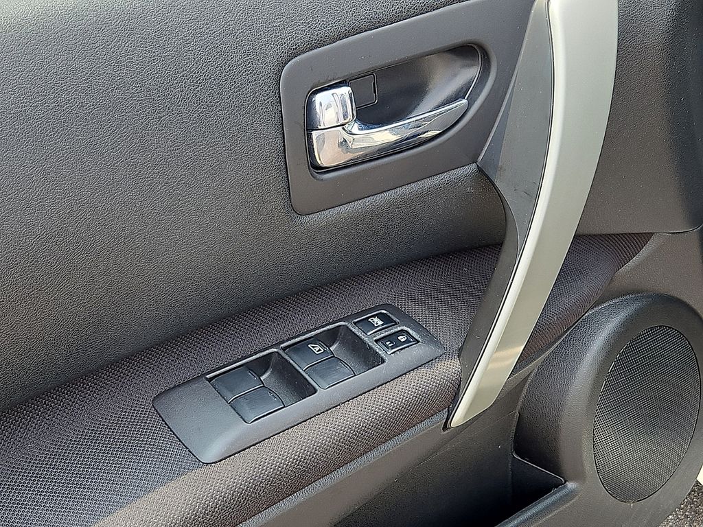 Thumbnail: 2012 Nissan Rogue - 21