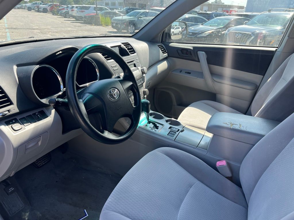 Thumbnail: 2010 Toyota Highlander - 2