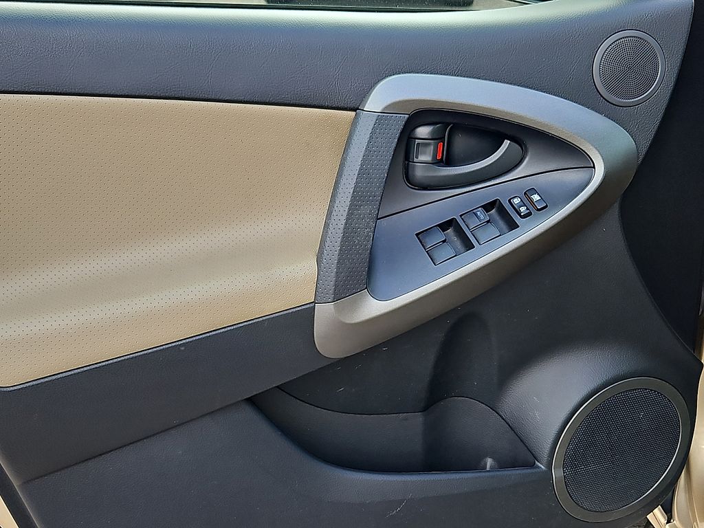 Thumbnail: 2009 Toyota RAV4 - 19