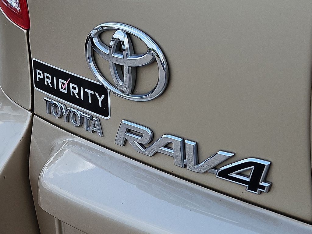 Thumbnail: 2009 Toyota RAV4 - 29