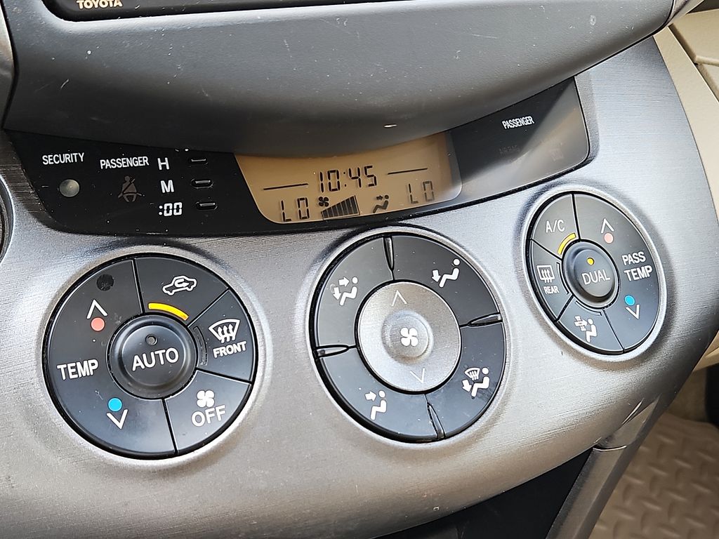 Thumbnail: 2009 Toyota RAV4 - 21