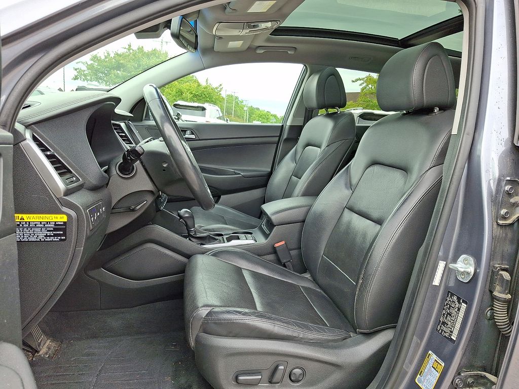 Thumbnail: 2017 Hyundai Tucson - 9