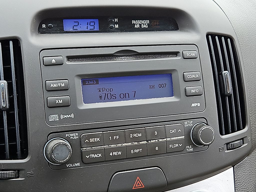 Thumbnail: 2010 Hyundai Elantra - 12