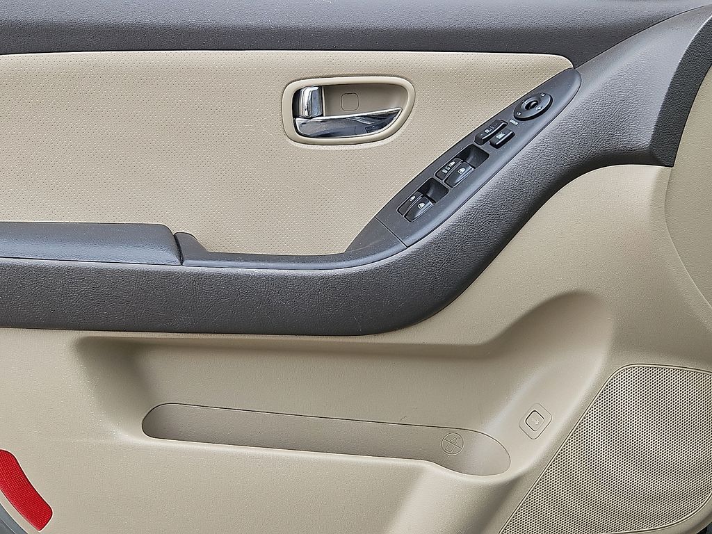 Thumbnail: 2010 Hyundai Elantra - 21