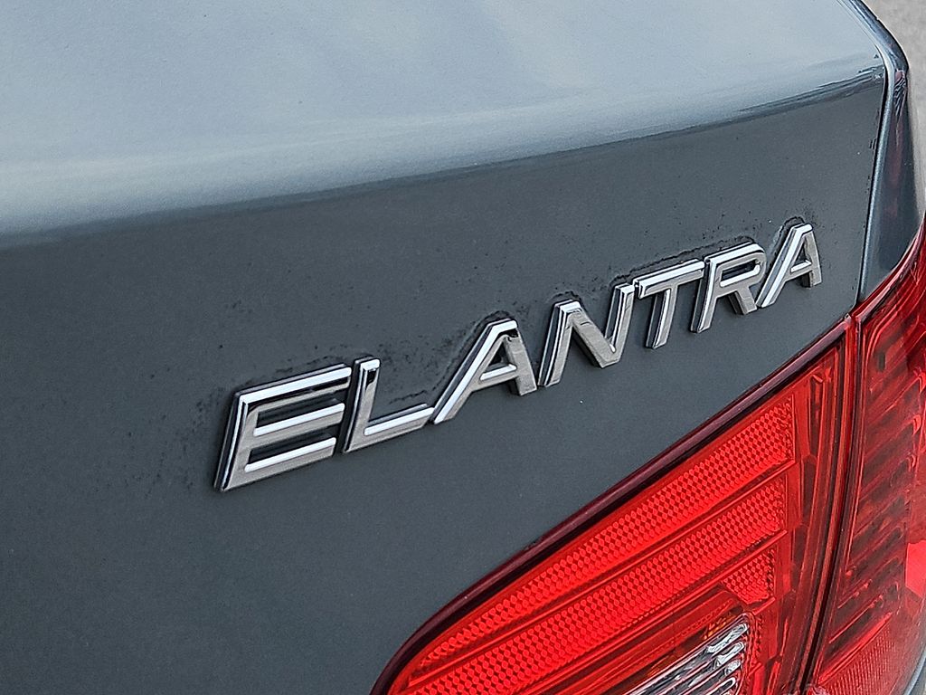 Thumbnail: 2010 Hyundai Elantra - 29
