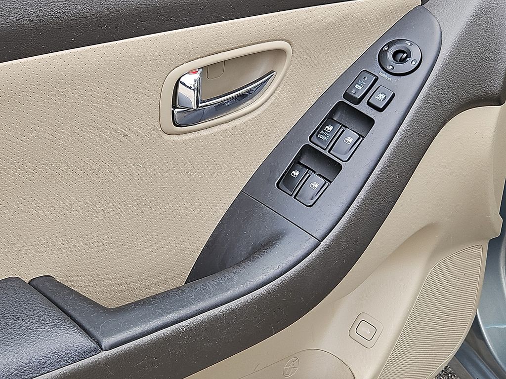 Thumbnail: 2010 Hyundai Elantra - 22