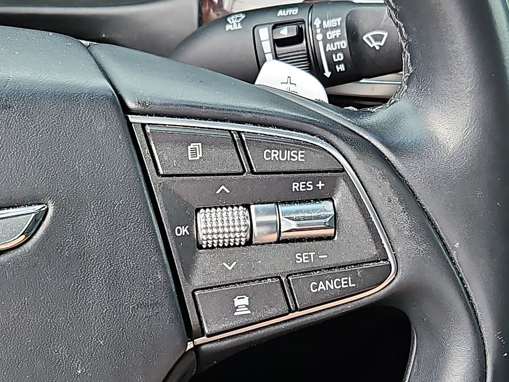 Thumbnail: 2018 Genesis G90 - 24