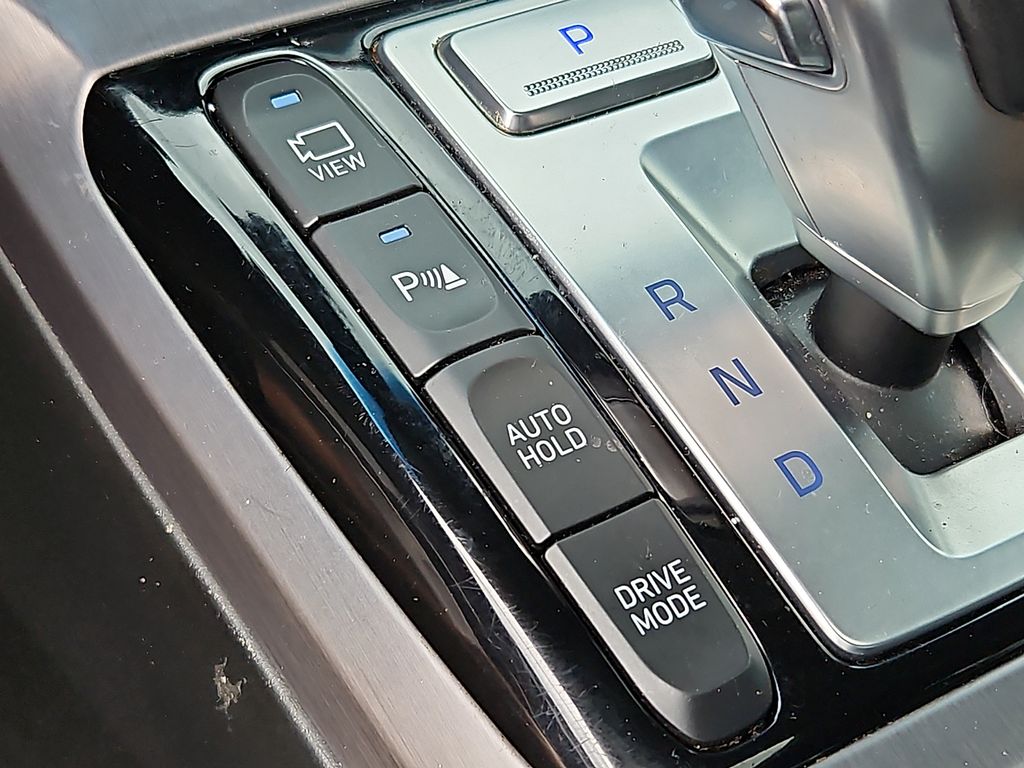 Thumbnail: 2018 Genesis G90 - 28