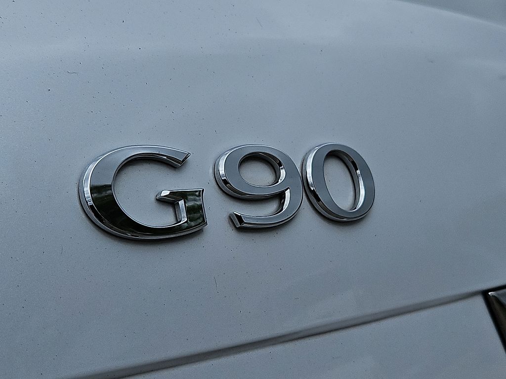 Thumbnail: 2018 Genesis G90 - 31
