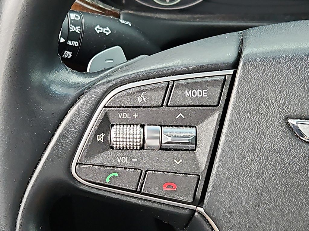 Thumbnail: 2018 Genesis G90 - 23