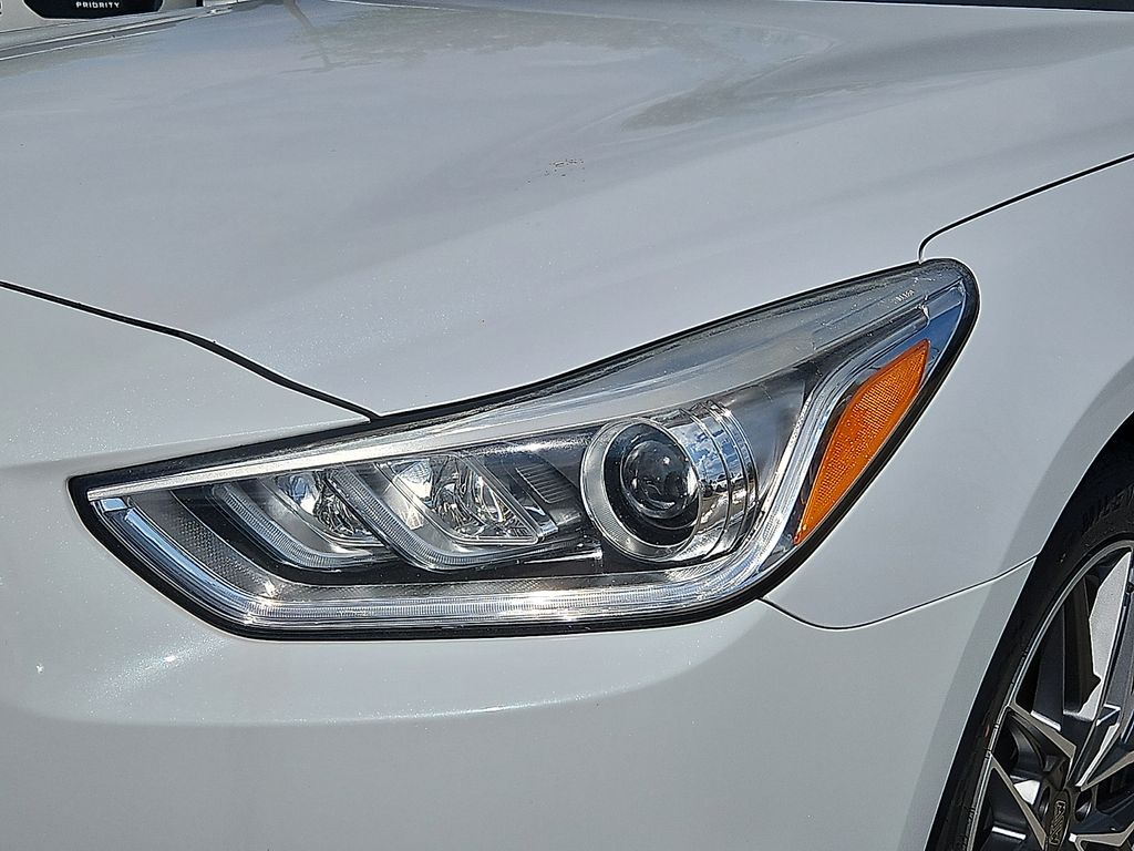 Thumbnail: 2018 Genesis G90 - 17