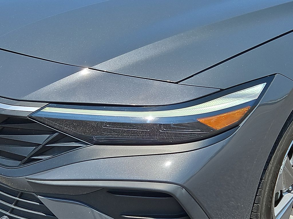 Thumbnail: 2024 Hyundai Elantra - 18