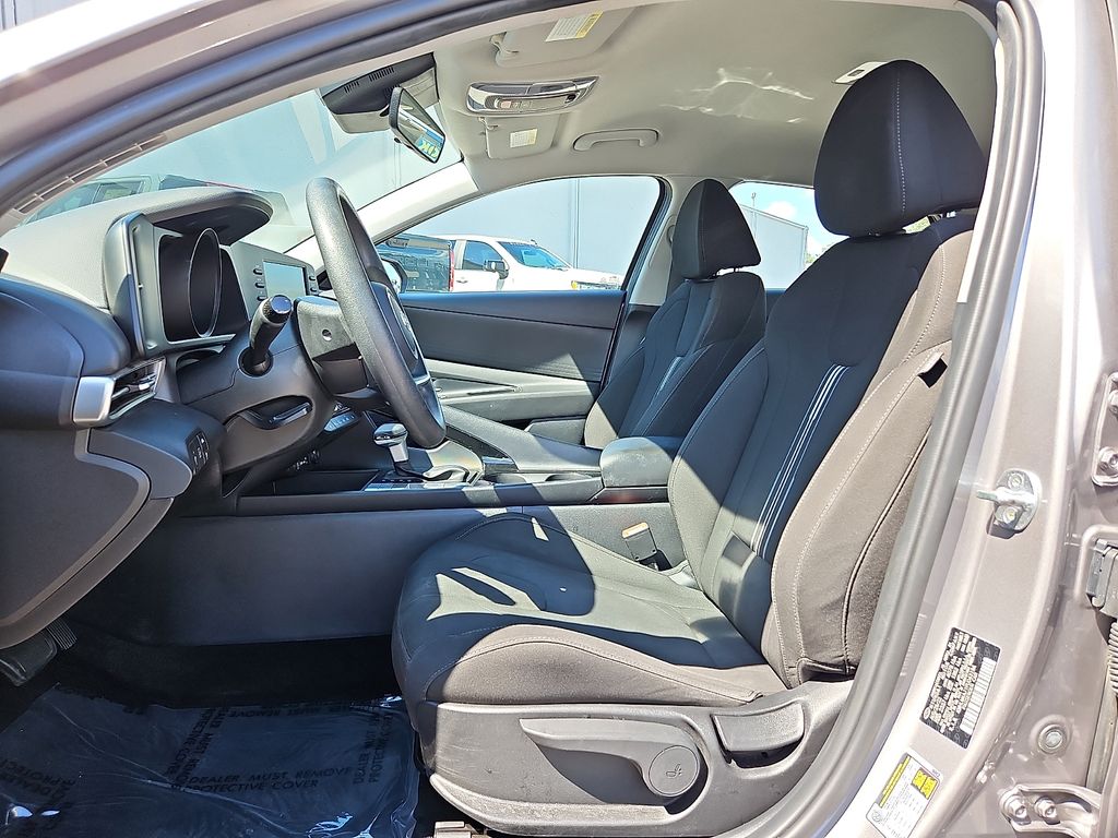 Thumbnail: 2023 Hyundai Elantra - 9