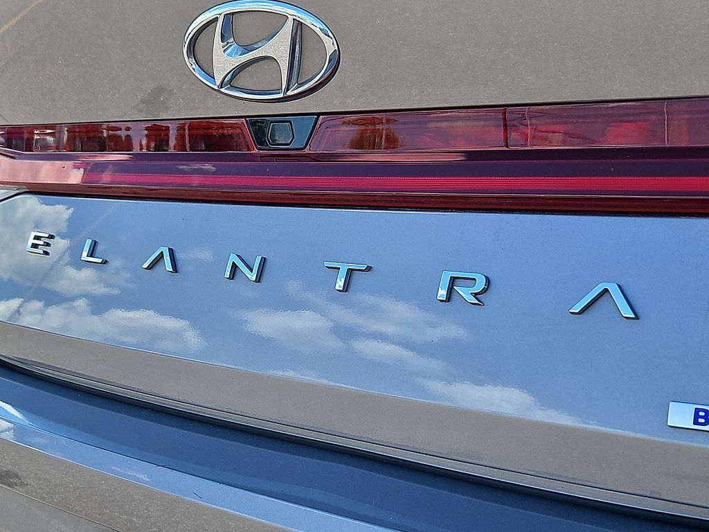 Thumbnail: 2023 Hyundai Elantra - 7