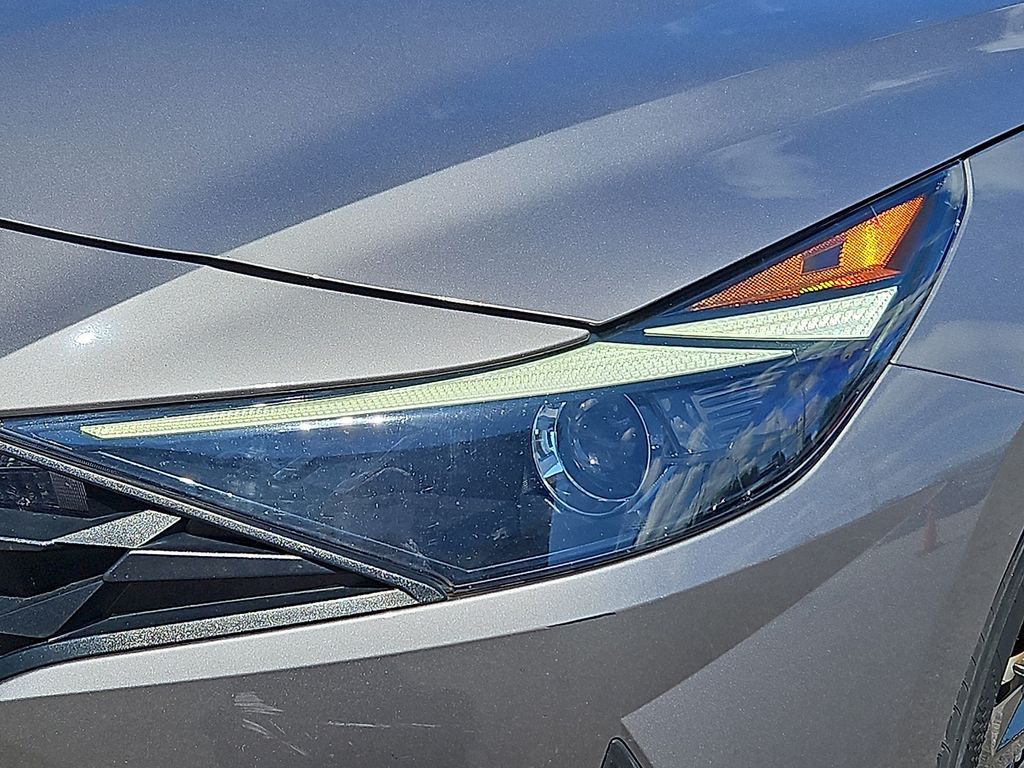 Thumbnail: 2023 Hyundai Elantra - 18