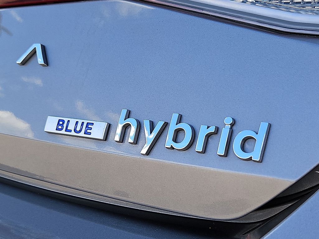 Thumbnail: 2023 Hyundai Elantra - 31