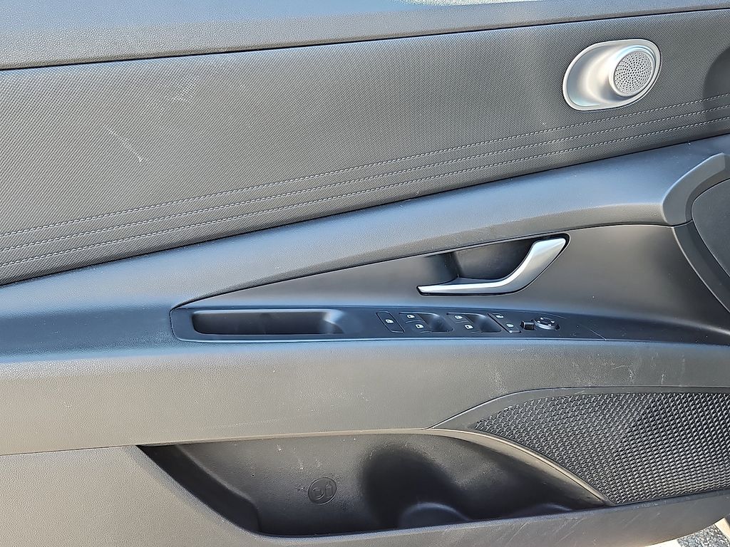 Thumbnail: 2023 Hyundai Elantra - 19