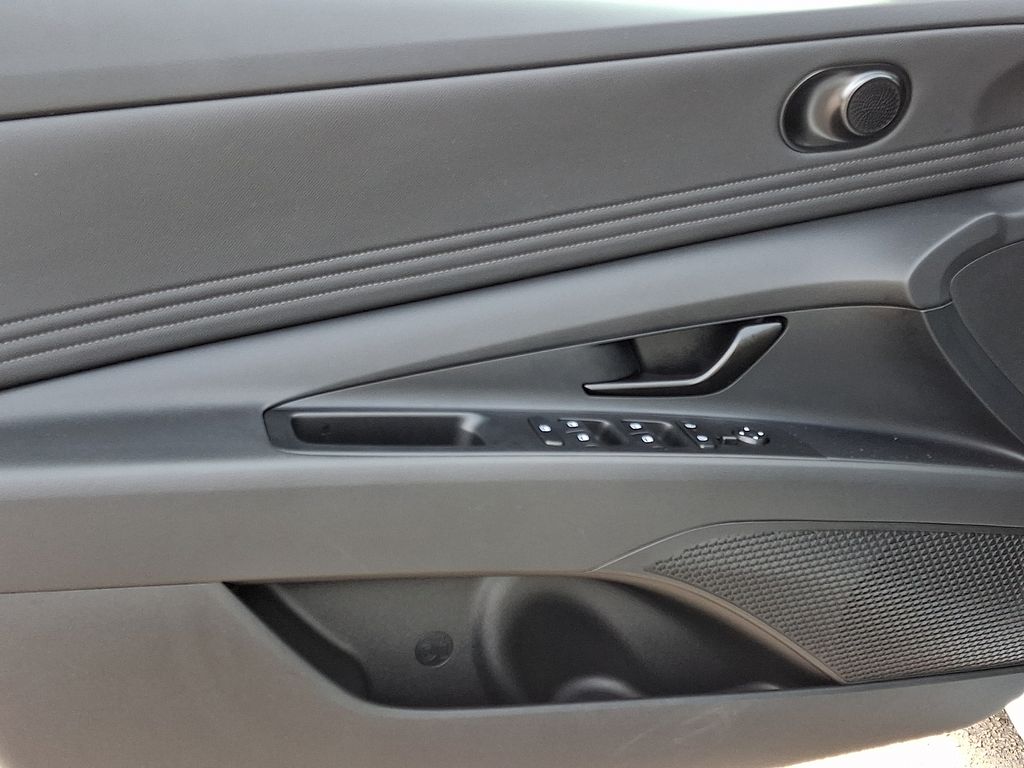 Thumbnail: 2025 Hyundai Elantra - 20