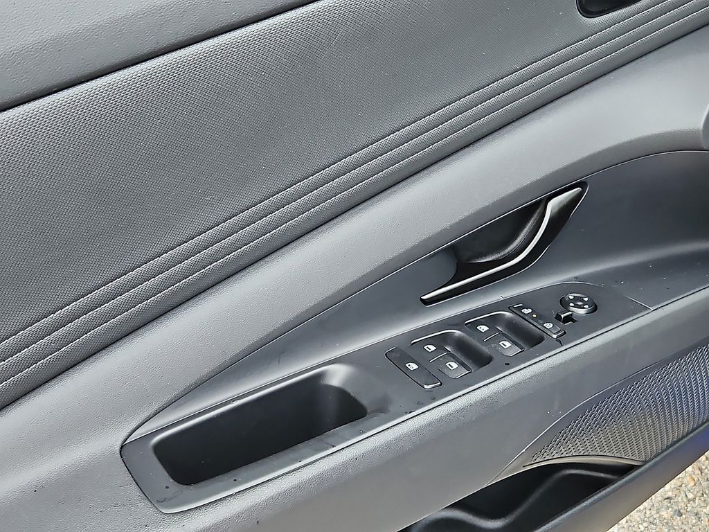 Thumbnail: 2025 Hyundai Elantra - 18