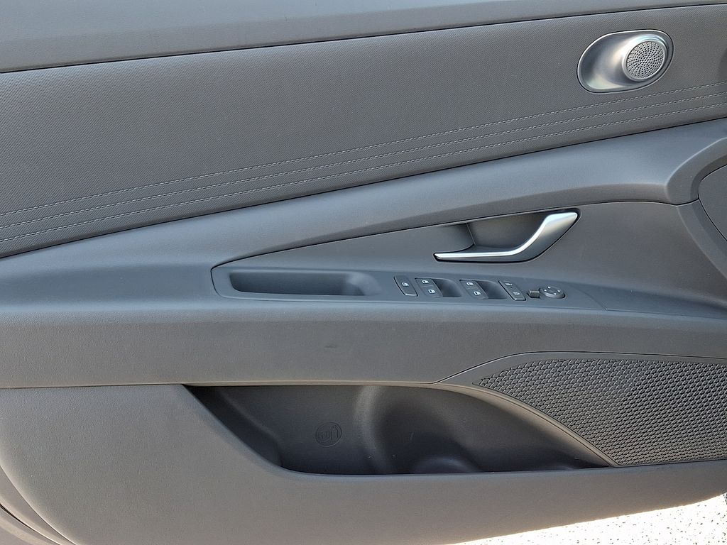 Thumbnail: 2024 Hyundai Elantra - 18