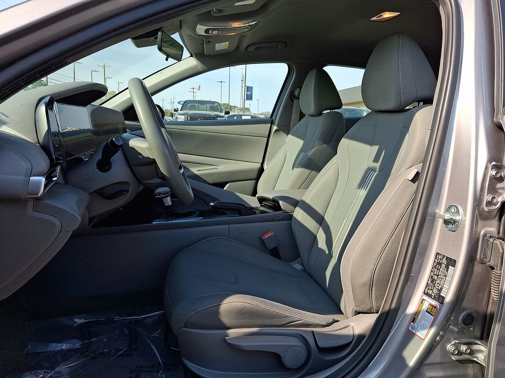 Thumbnail: 2024 Hyundai Elantra - 10