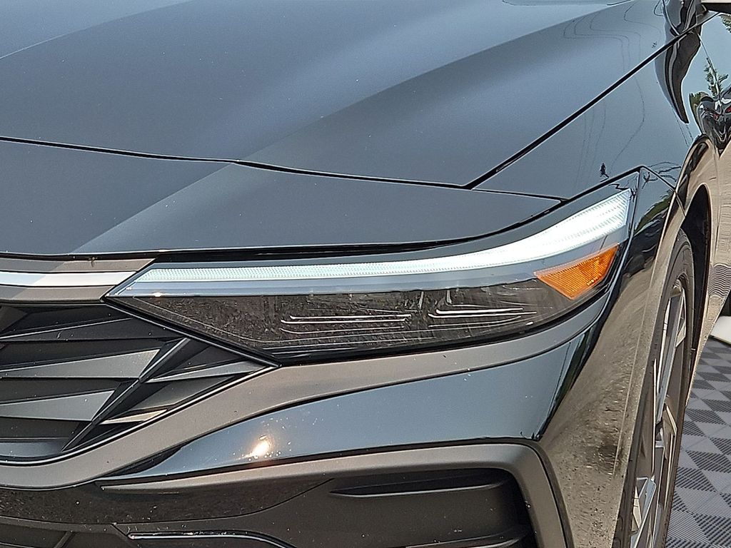Thumbnail: 2025 Hyundai Elantra - 19