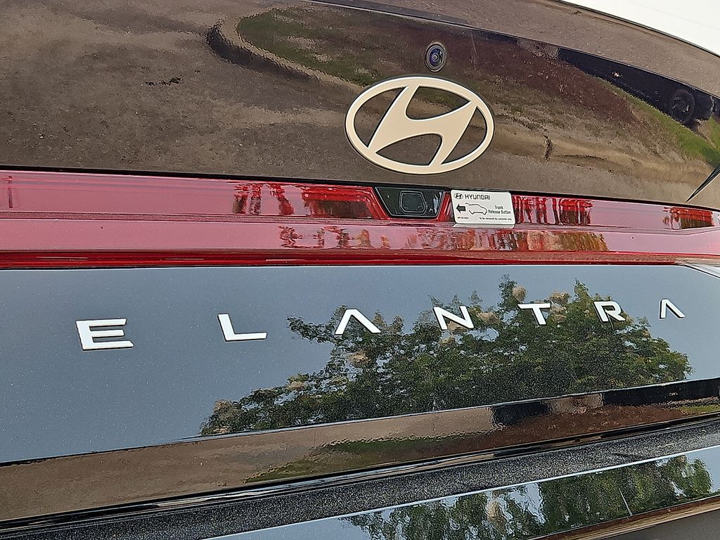 Thumbnail: 2025 Hyundai Elantra - 30