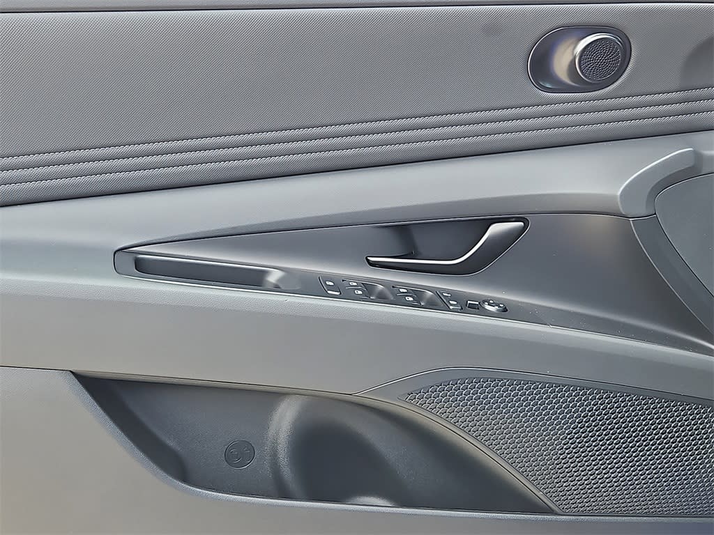 Thumbnail: 2025 Hyundai Elantra - 16