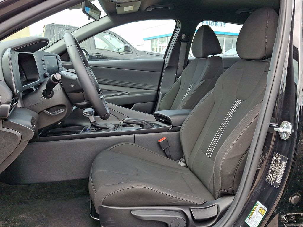 Thumbnail: 2025 Hyundai Elantra - 10