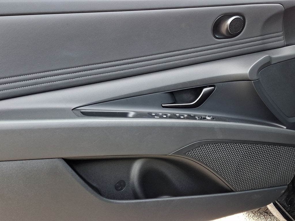 Thumbnail: 2025 Hyundai Elantra - 20