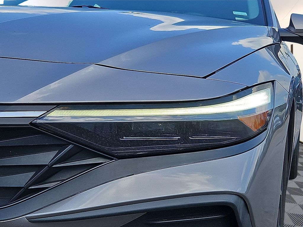 Thumbnail: 2024 Hyundai Elantra - 17