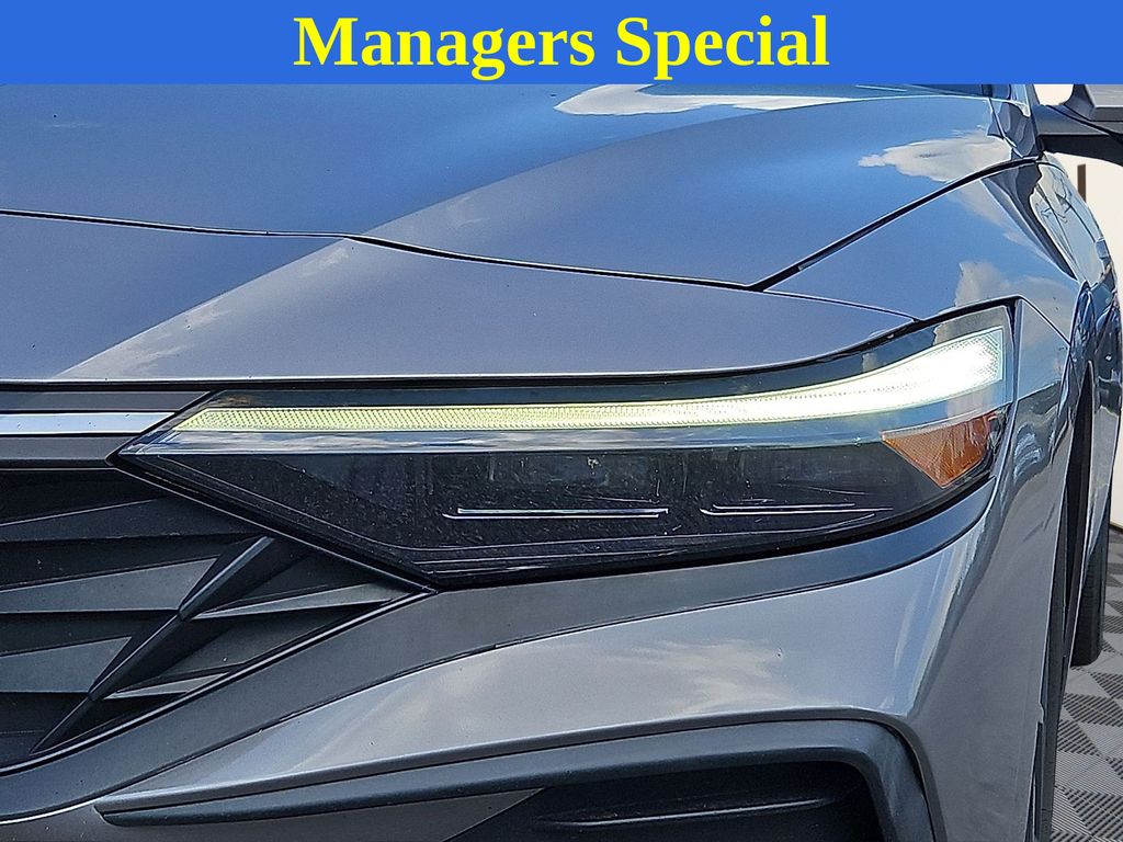 Thumbnail: 2024 Hyundai Elantra - 17