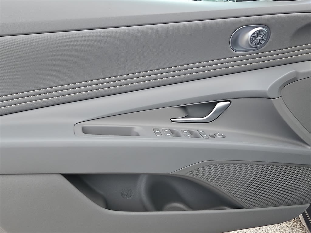 Thumbnail: 2025 Hyundai Elantra - 16