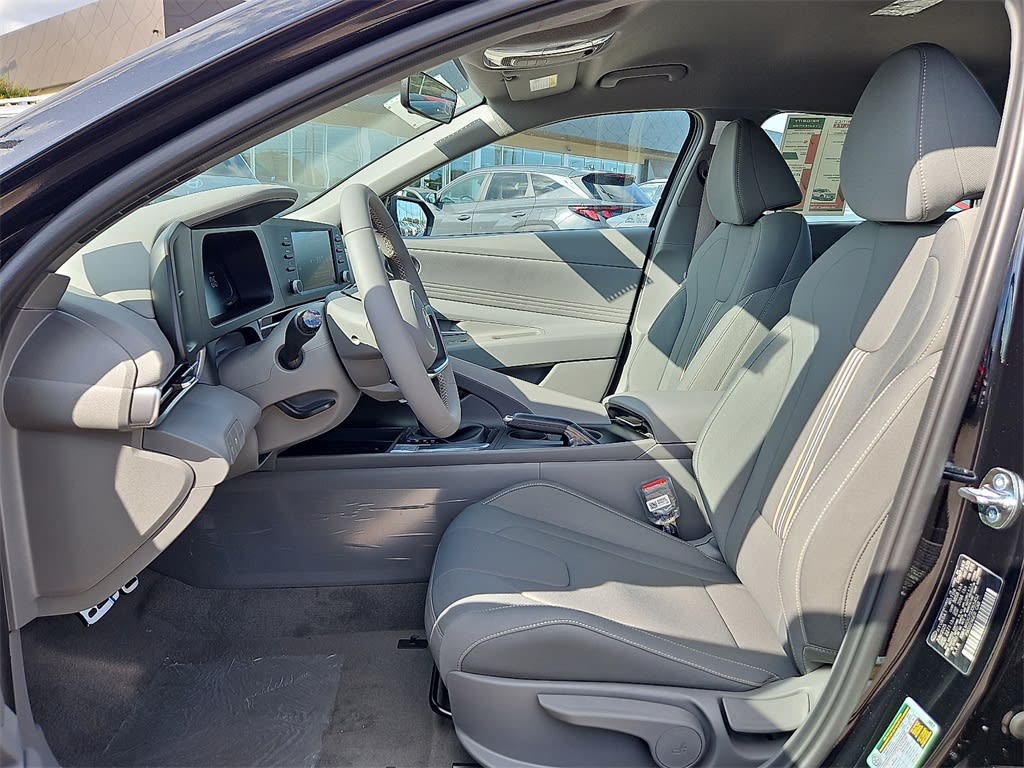 Thumbnail: 2025 Hyundai Elantra - 8