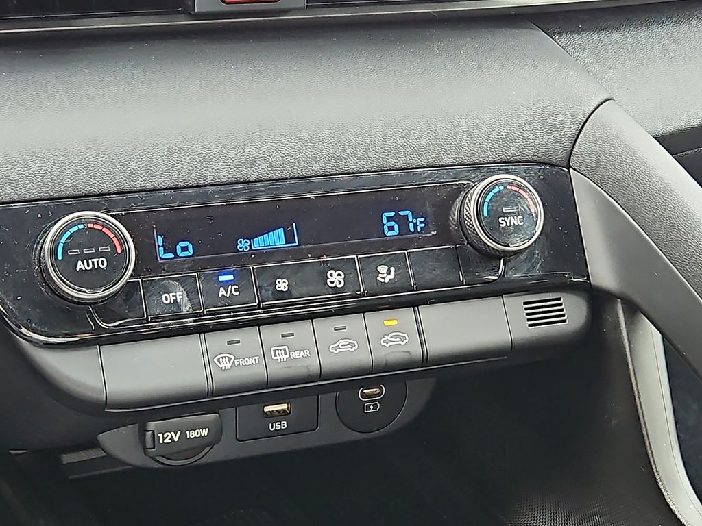 Thumbnail: 2025 Hyundai Elantra - 20